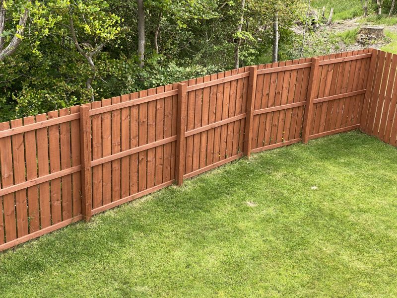 Plank Fence Installation in Pearland, TX